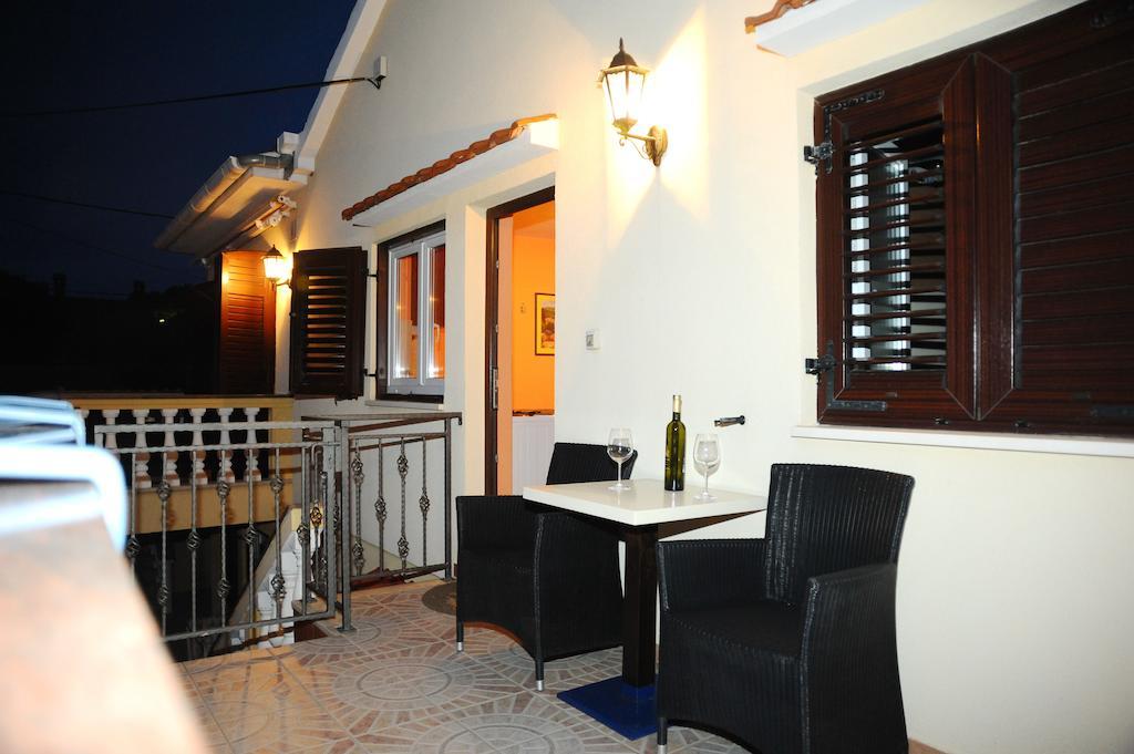 Apartamento Lanterna Puntamika apt. near beach Zadar Habitación foto